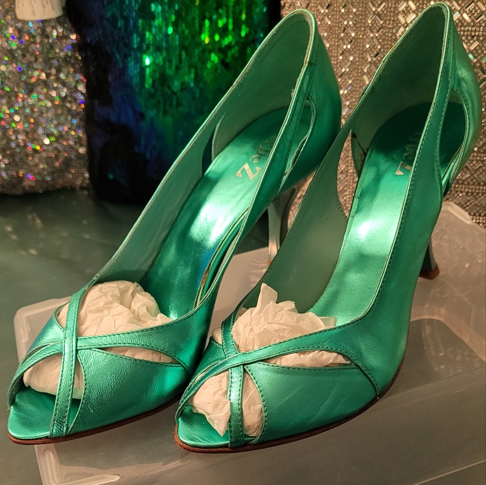 Green metallic open-toe Italian leather heels, by Type Z, In size 37, never worn